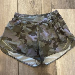 Lululemon hotty hot 4” shorts